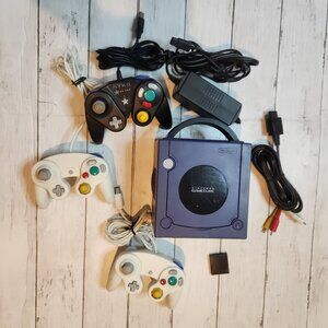 Nintendo Gamecube Console + 3 Controllers + 1 Memory Card + 1 AV & Power Cord